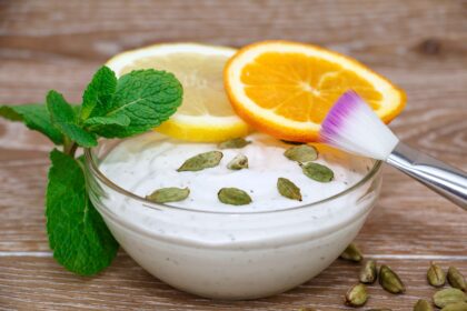 रोज़ दही खाने के 8 कमाल के फायदे? एक्सपर्ट से जानें दही खाने का सबसे अच्छा समय क्या है